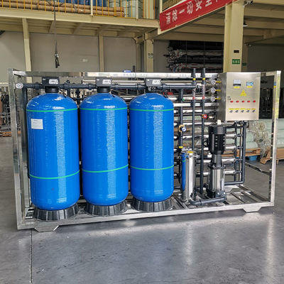 Pompkerncomponenten Industrieel omgekeerd osmose-systeem voor 4 ton per uur Waterzuivering